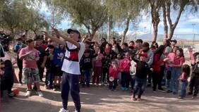 Cavish: un cantante entregado al trabajo social