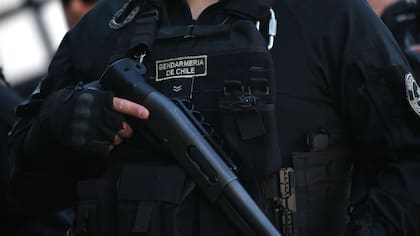 16 detenidos dejó operativo contra tráfico de drogas y elementos ilícitos en cárcel de Illapel: hay gendarmes arrestados