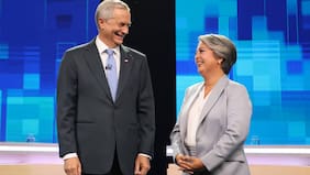 “La democracia habló fuerte...”: Jeannette Jara reconoce derrota tras contundentes resultados y confirma llamado a Kast