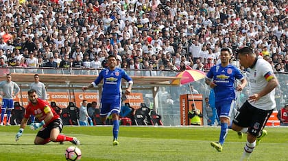 “¡Se sacaban fotos!”: Esteban Paredes se sorprende con “alocado” festejo de la “U” tras ganar el Superclásico