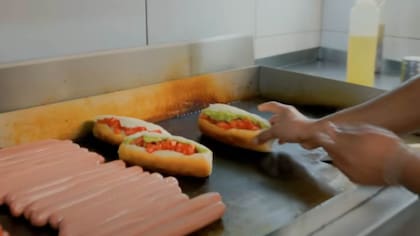 Talca realizará “La Completada de Chile” para celebrar el mes del completo