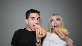 La chilena Gatita Veve protagonizó película triple equis con Jordi ENP y le enseñó el completo: español es fan de la empanada chilena