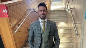 Más presente que nunca: Mauricio Pinilla visitó al padre de Gisella Gallardo en el hospital