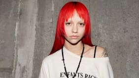Ruidos en chileno: Akriila firmó por el sello de Coldplay y Charli XCX