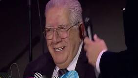 “Un verdadero estandarte…”: la ovación que recibió el Tío Valentín tras su presentación en los Premios Pulsar