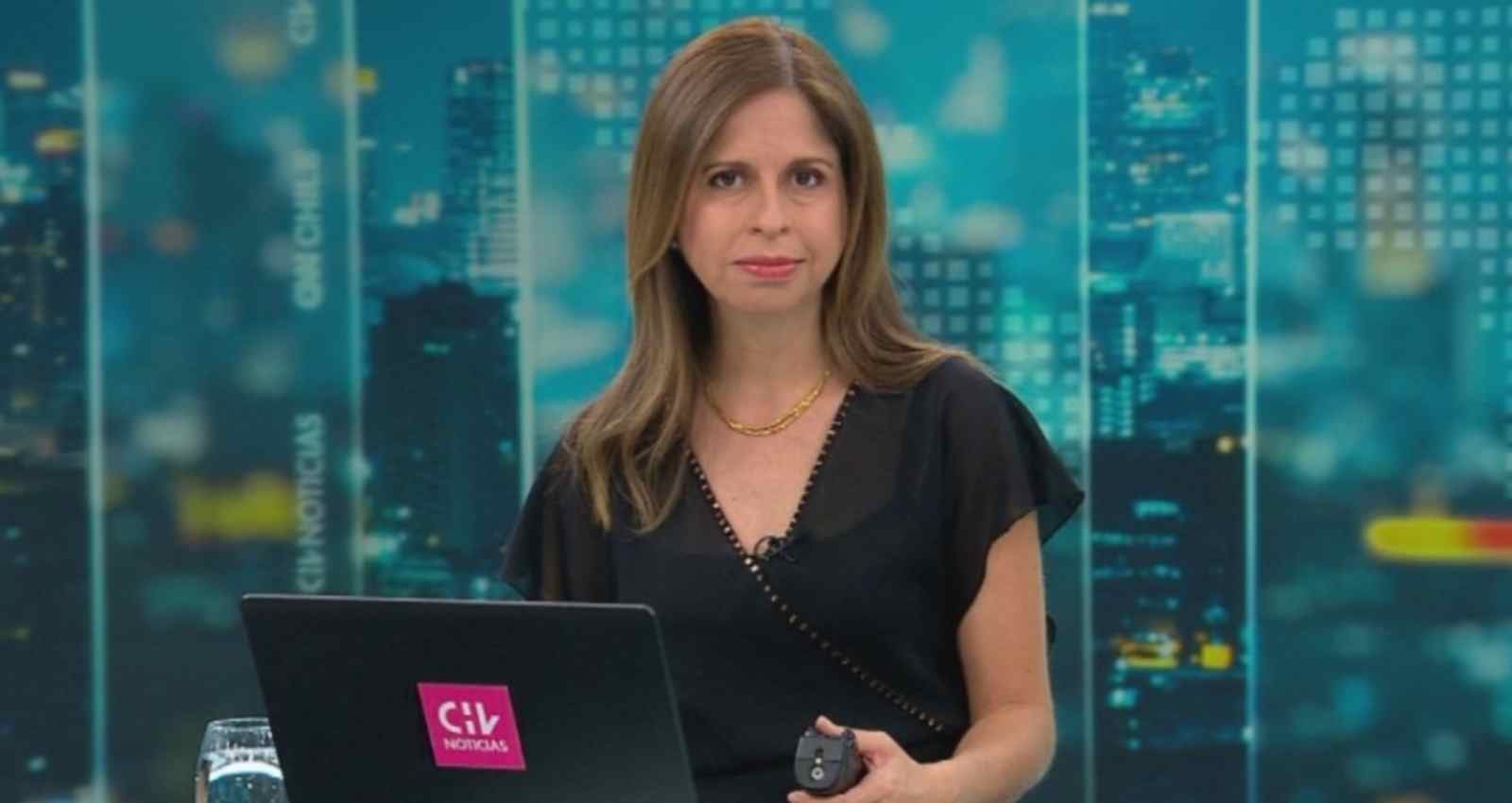 Le achacaron nuevo “error” en pantalla y se hartó: Karina Álvarez responde a troleo por dichos sobre micros de Santiago
