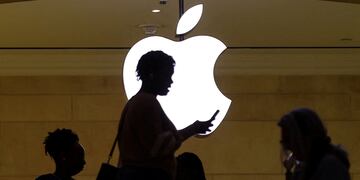 iPhone REUTERS/Mike Segar/File Photo