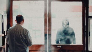 Crítica de cine: La Fuente y el discurso sobre el miedo a los alienígenas