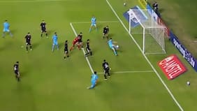 En el área chica y sin arquero: el insólito gol errado en Copa Sudamericana que tiene como protagonista a un ex Colo Colo
