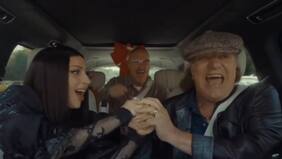 En el especial de Carpool Karaoke: Lady Gaga y Brian Johnson cantaron juntos “Highway to Hell” de AC/DC
