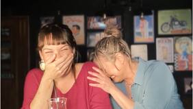 Claudia y Francesca Conserva sufrieron feroz ataque de risa al recordar muerte de su abuelo