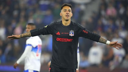 Buenas noticias para Colo Colo: confirman reducción al castigo de Javier Correa