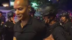 Periodista de CNN fue detenido en vivo mientras cubría las protestas por inmigración en Los Angeles