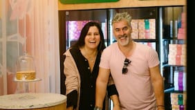 Carlos Díaz abre primera tienda de tortas junto a su esposa Camila Videla