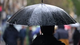 ¿A qué hora comenzarán las lluvias?: Pronostican precipitaciones y tormentas eléctricas para este lunes en Santiago