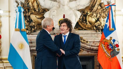 Exigen al Presidente Kast que detalle los gastos y viáticos de su comitiva tras viaje a Argentina