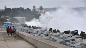 Aviso de marejadas hasta el fin de semana: revisa los sectores afectados y horarios de mayor oleaje