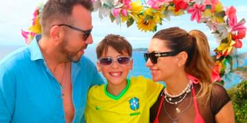Francisco Kaminski, su hijo Mariano y Camila Andrade en una foto de sus recientes vacaciones en Buzios.