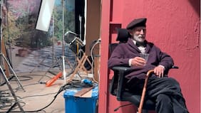 Revelan fotos inéditas de Tito Noguera en set de “Aguas de Oro”