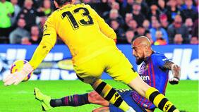 La garra de Vidal no le bastó al Barcelona