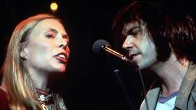 “Todo mi apoyo y solidaridad a Neil Young y a la comunidad científica”: Joni Mitchell se adhiere a protesta contra Spotify y anuncia el retiro de su música en la plataforma