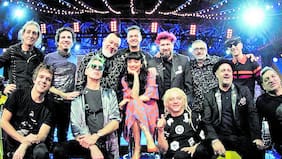 Mon Laferte enamoró a Los Auténticos Decadentes