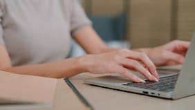 Ministerio del Trabajo abre vacantes laborales: Sueldos superan los $2.000.000