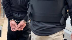 Rompió su teléfono cuando se vio acorralado: detienen a sujeto de 25 años por abuso de menores y pornografía infantil