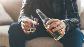 Soy neurólogo y a esta edad debes dejar el alcohol para cuidar tu cerebro