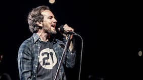 “Cumplan su compromiso”: El raspacachos de Pearl Jam a los políticos chilenos por la industria salmonera
