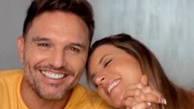 Lucila Vit: "Hijit@... Te esperamos ansiosos restando los días en el calendario para conocerte". Rafa Olarra: "Serás la mejor mamita de todo el mundo! Te amo mi amor!"