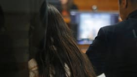 Se revelaron los amenazantes mensajes y quedó con tres medidas cautelares: otra joven detenida por escribir contra Kast