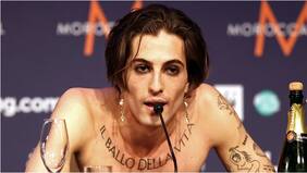 Fumando a potope: la foto sin censura del vocalista de Måneskin que dejó a sus fans tiritones