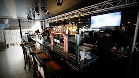 Funan a influencer chilena por no pagar en bar de Viña: “Cuenta de 300 lucas, no pagó un peso y salió arrastrándose como therian”