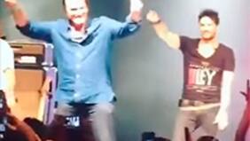 VIDEO! La sorpresiva aparición de Quentin Tarantino en pleno concierto de La Ley
