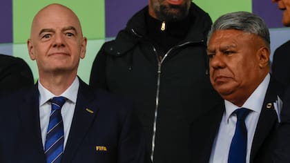 Ni se arrugan con su “querido presidente”: AFA y Chiqui Tapia salen a respaldar a Infantino por crisis en FIFA