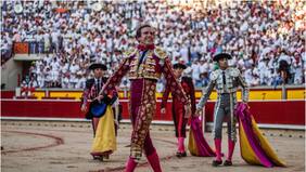 Imágenes sensibles: Torero sufre cornada en la pierna en medio de espectáculo