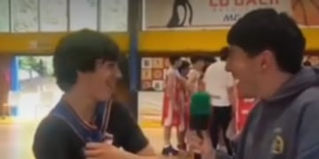 “Cuea nomás”: la honesta reacción de un joven deportista que la rompió en un partido de básquetbol
