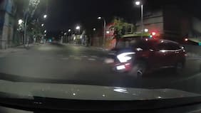 Fuertes imágenes evidencian grosera infracción de conductor: surge video tras impactante choque en el centro de Santiago