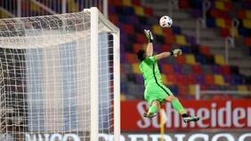 Claudio Bravo se ganó la portada en popular medio argentino