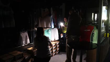 Sobrevivir al temporal: Cómo elegir una batería portátil para salvar tu día en un corte de luz