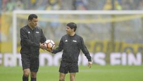 Árbitro Tobar donará a la Teletón la pelota de la final de la Libertadores