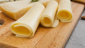 Alertan por la presencia de listeria en conocida marca de queso laminado: este es el lote afectado