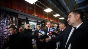 “Yo no puedo entrar a tu casa sin permiso”: La queja que cortó el punto de prensa del senador Ossandón en Barrio Meiggs