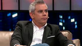 "Tuve un amigo que se me murió hace un año. Me ha tocado soñar con él tres veces... El viene a saludarme, abrazarnos, y le pregunto cosas", relata Viñuela