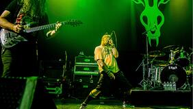 Reconocida banda suspende concierto en Concepción por incendios: Su vocalista tiene una relación especial con Chile