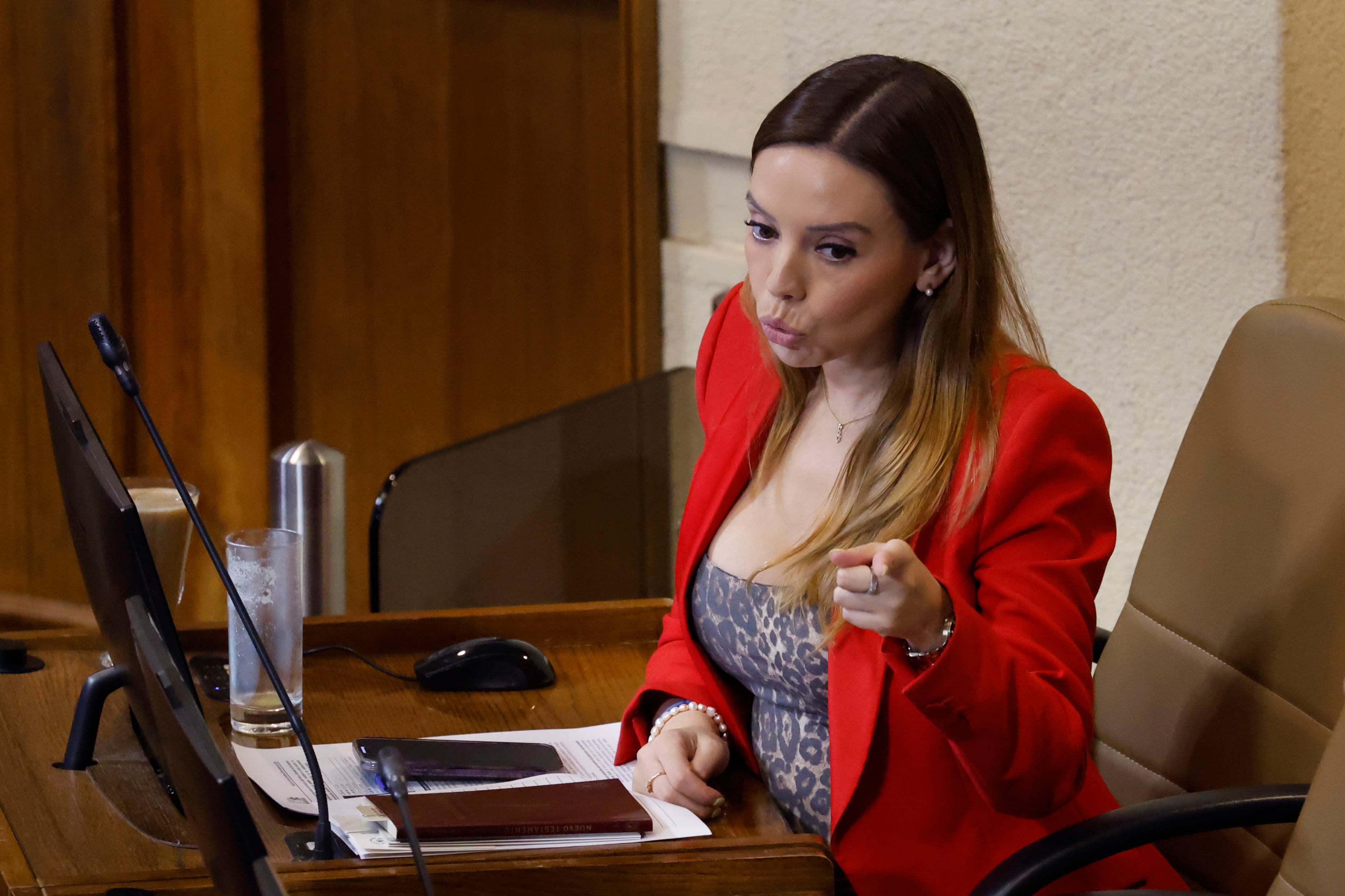 Hizo inusual gestión para ayudar “doña Verónica”, pero es su madre: destapan nueva arista que complica a Camila Flores
