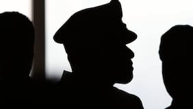 Y todo por una ínfima suma: mayor de Carabineros fue detenido por hurto en concurrida tienda del Portal La Reina