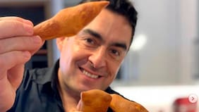 El chef chileno Alvaro Barrientos, cuyas recetas son éxito en redes: "¿Cuándo habíamos tenido a tanta gente cocinando en Chile como en este momento...?"