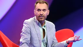 "Estoy sacando los discos antiguos y aparece un muñeco de género cosido a mano... Con un alfiler puesto aquí, donde tengo la cicatriz", cuenta Jordi Castell